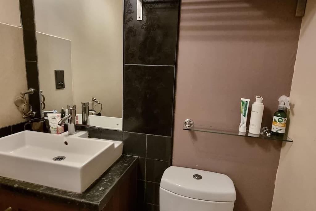 Spacious In West Molesey, Kt8 Apartamento *